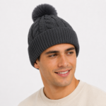 GORRO FORRADO MICROPIEL CON POMPON GRIS OSCURO - Imagen 2
