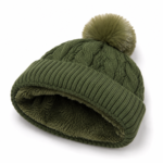 GORRO FORRADO MICROPIEL CON POMPON VERDE MILITAR - Imagen 2